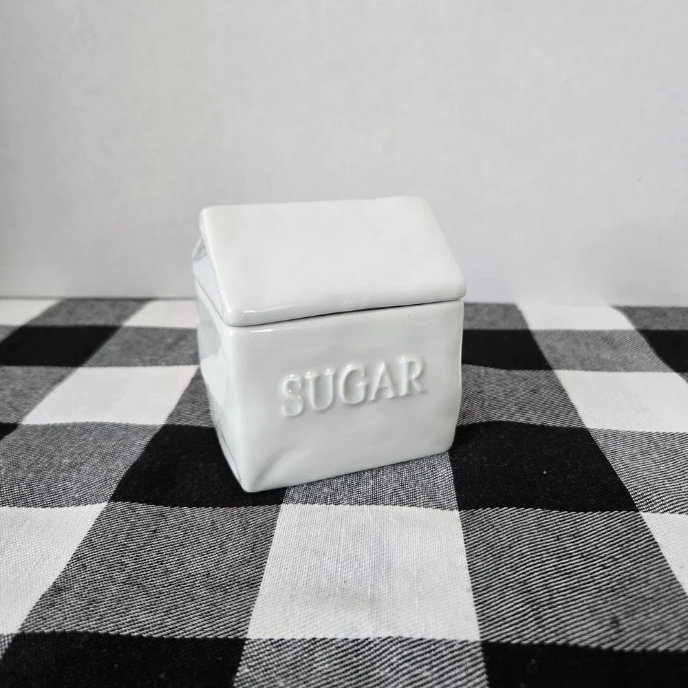 Fritz & Floyd Everyday White Porcelain Sugar/ Sugar Packet‎ Holder With Lid